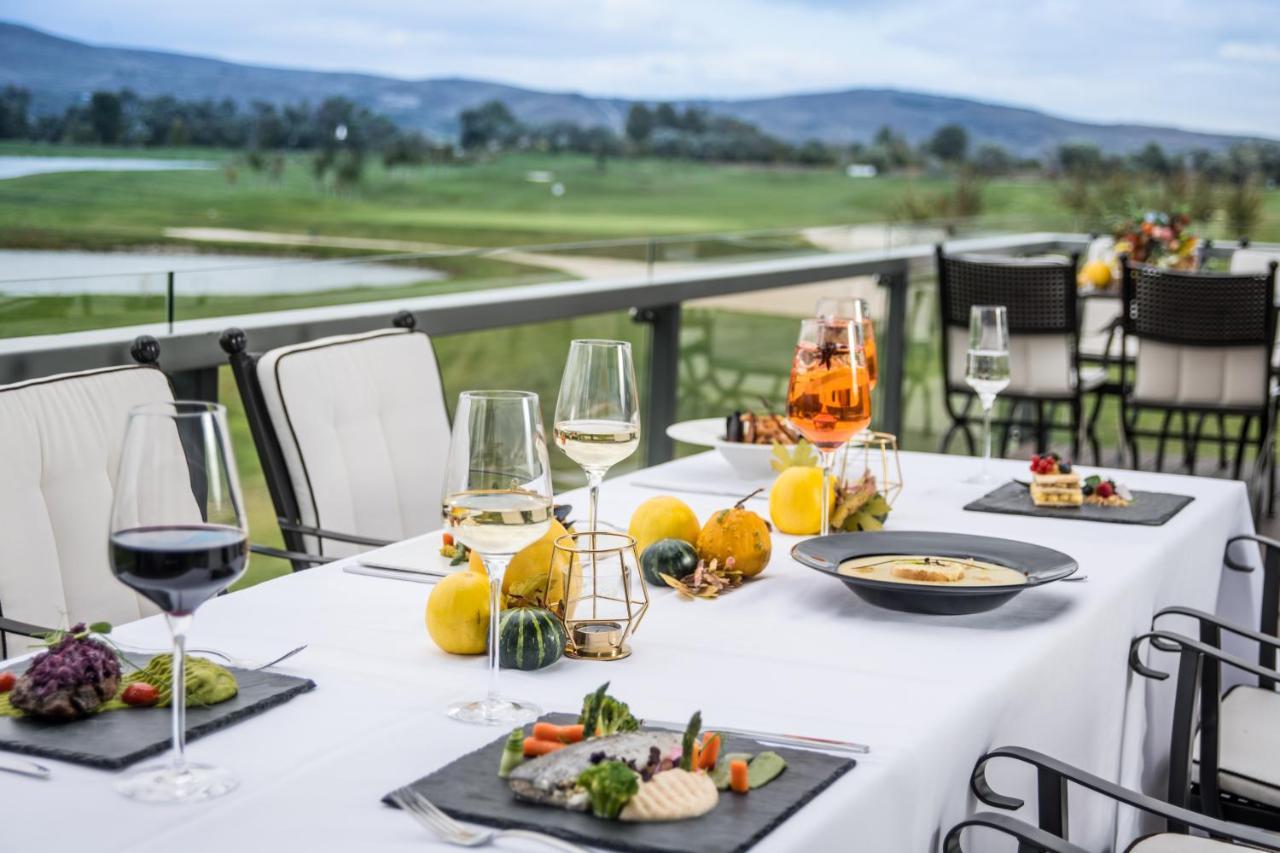 Theodora Golf Club Hotel Alba Iulia Ngoại thất bức ảnh