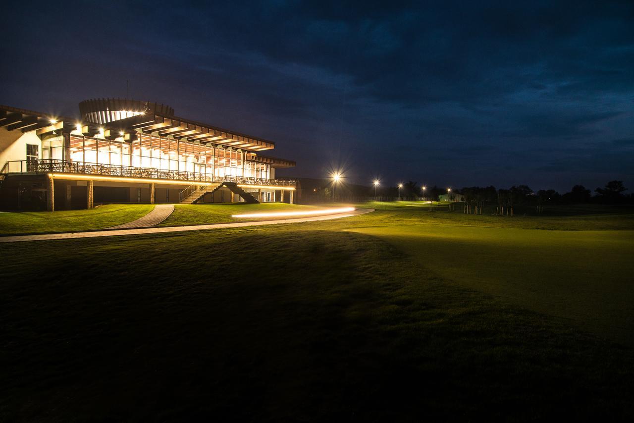 Theodora Golf Club Hotel Alba Iulia Ngoại thất bức ảnh