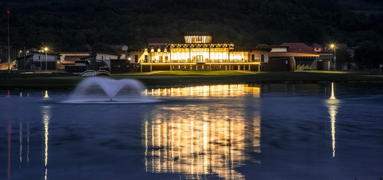 Theodora Golf Club Hotel Alba Iulia Ngoại thất bức ảnh