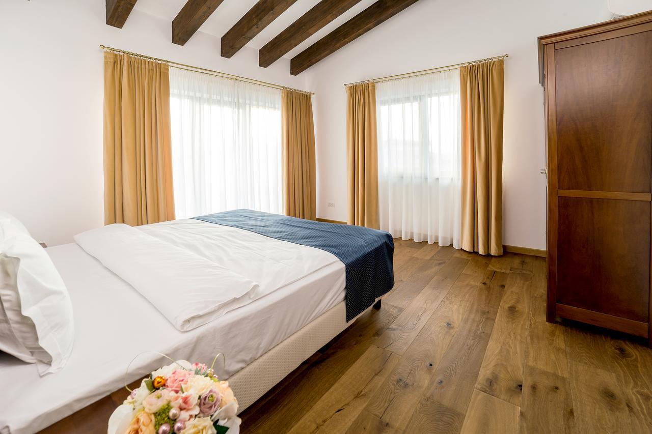 Theodora Golf Club Hotel Alba Iulia Ngoại thất bức ảnh