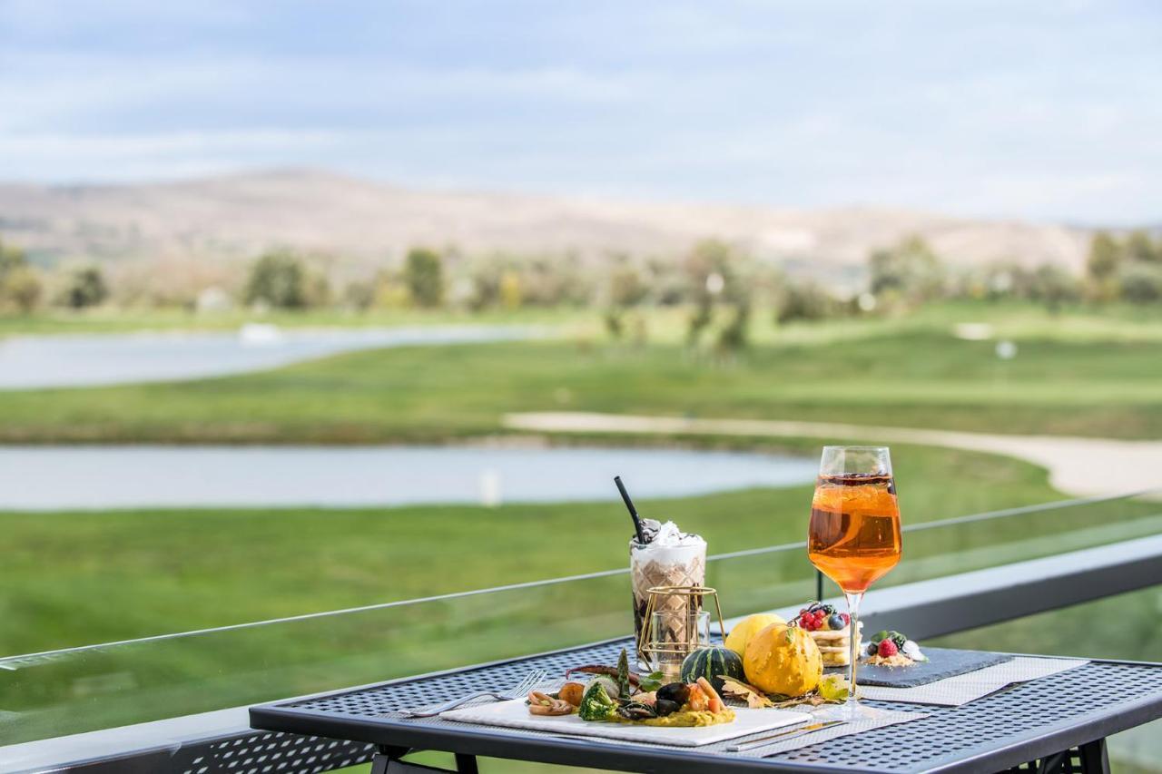 Theodora Golf Club Hotel Alba Iulia Ngoại thất bức ảnh